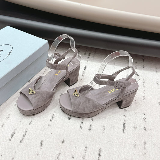 БОСОНІЖКИ PRADA 26S НА ПІДБОРАХ 75 ММ З КОРИЧНЕВО-СІРОЇ ЗАМШІ З ЛОГОТИПООМ
