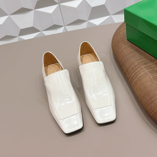 BOTTEGA VENETA 26S ЛОФЕРИ VENTURA 40 ММ З БІЛОЇ ГЛЯНЦЕВОЇ ТЕЛЯЧОЇ ШКІРИ