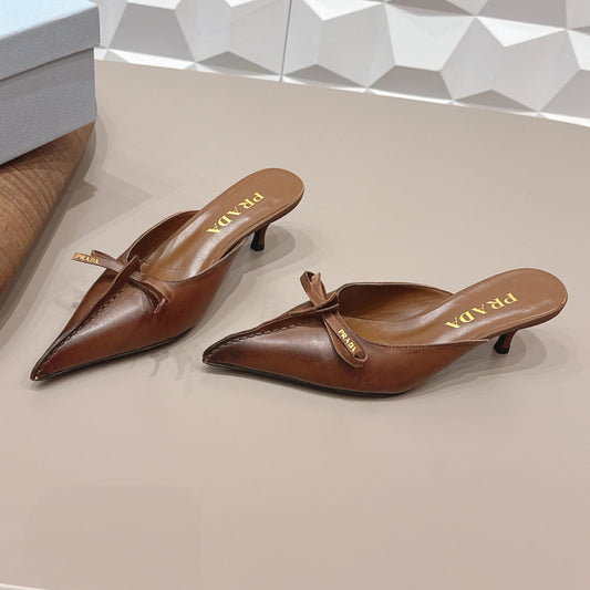 PRADA 26S ГОСТРОНОСІ ЧЕРЕВИКИ МЮЛІ З МЕРЕЖИВОМ 55 ММ З КОРИЧНЕВОЇ ТЕЛЯЧОЇ ШКІРИ З БАНТОМ