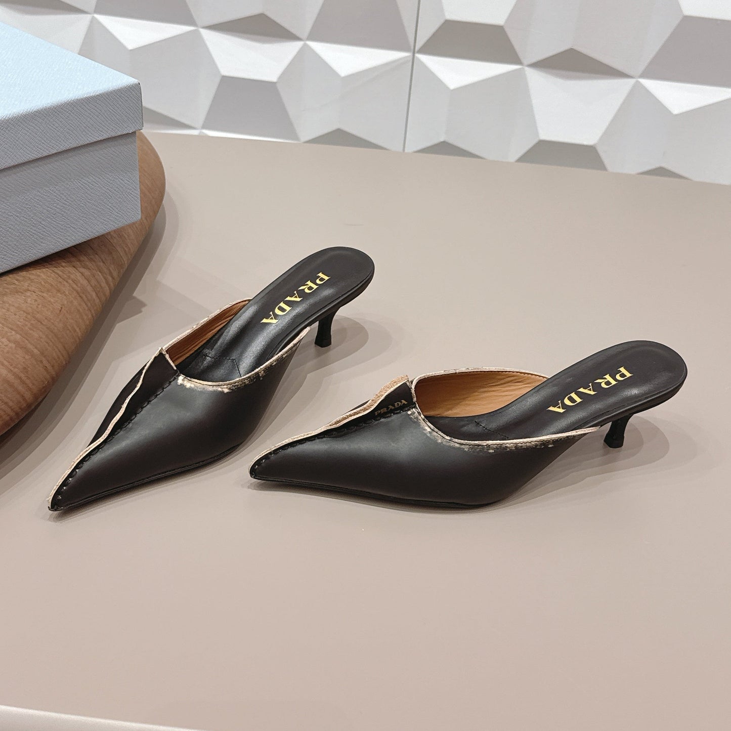 МЮЛІ PRADA 26S З ГОСТРИМ НОСКОМ І МЕРЕЖИВОМ, 55 ММ, ЧОРНА ТЕЛЯЧА ШКІРА
