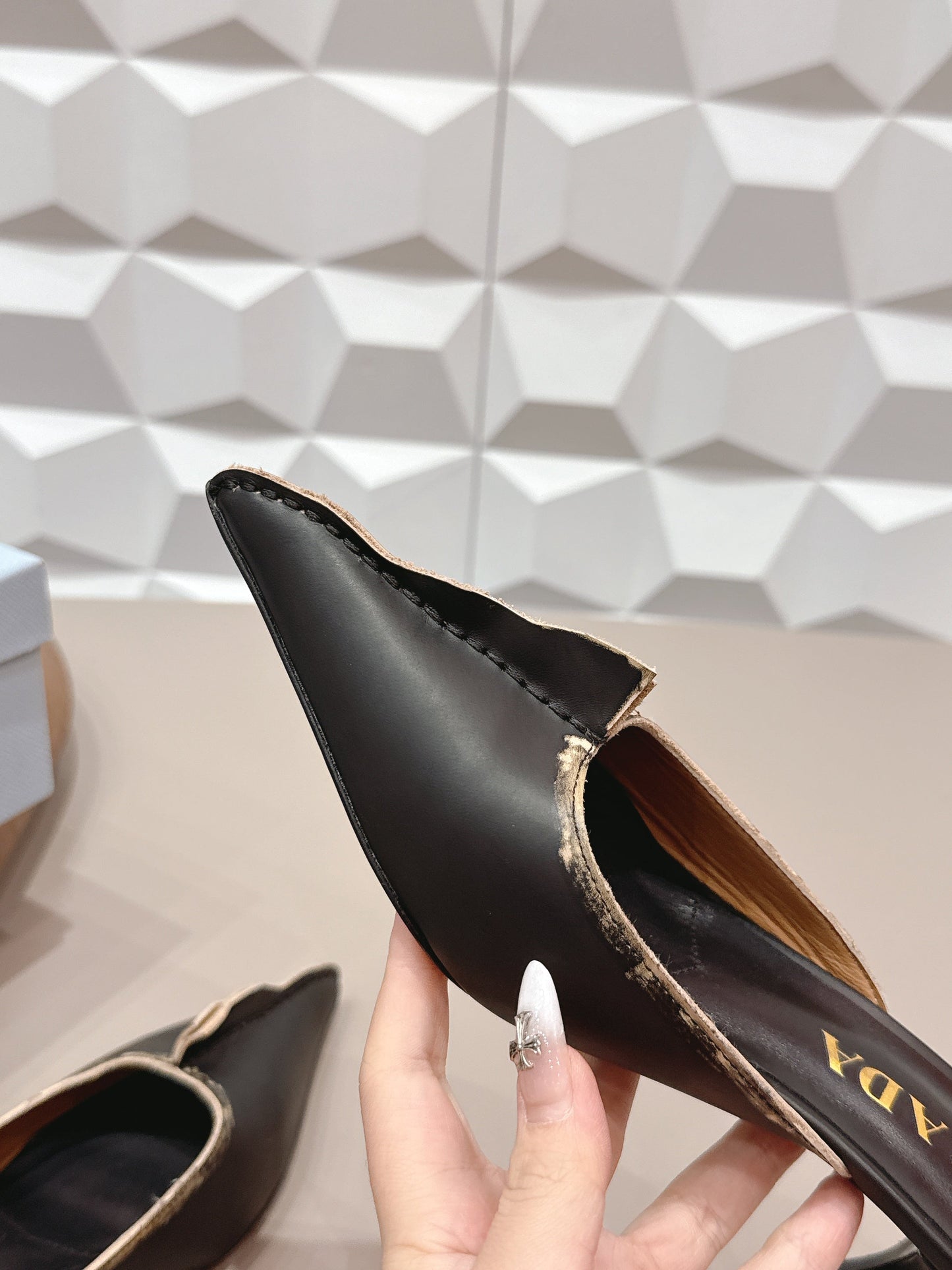 МЮЛІ PRADA 26S З ГОСТРИМ НОСКОМ І МЕРЕЖИВОМ, 55 ММ, ЧОРНА ТЕЛЯЧА ШКІРА