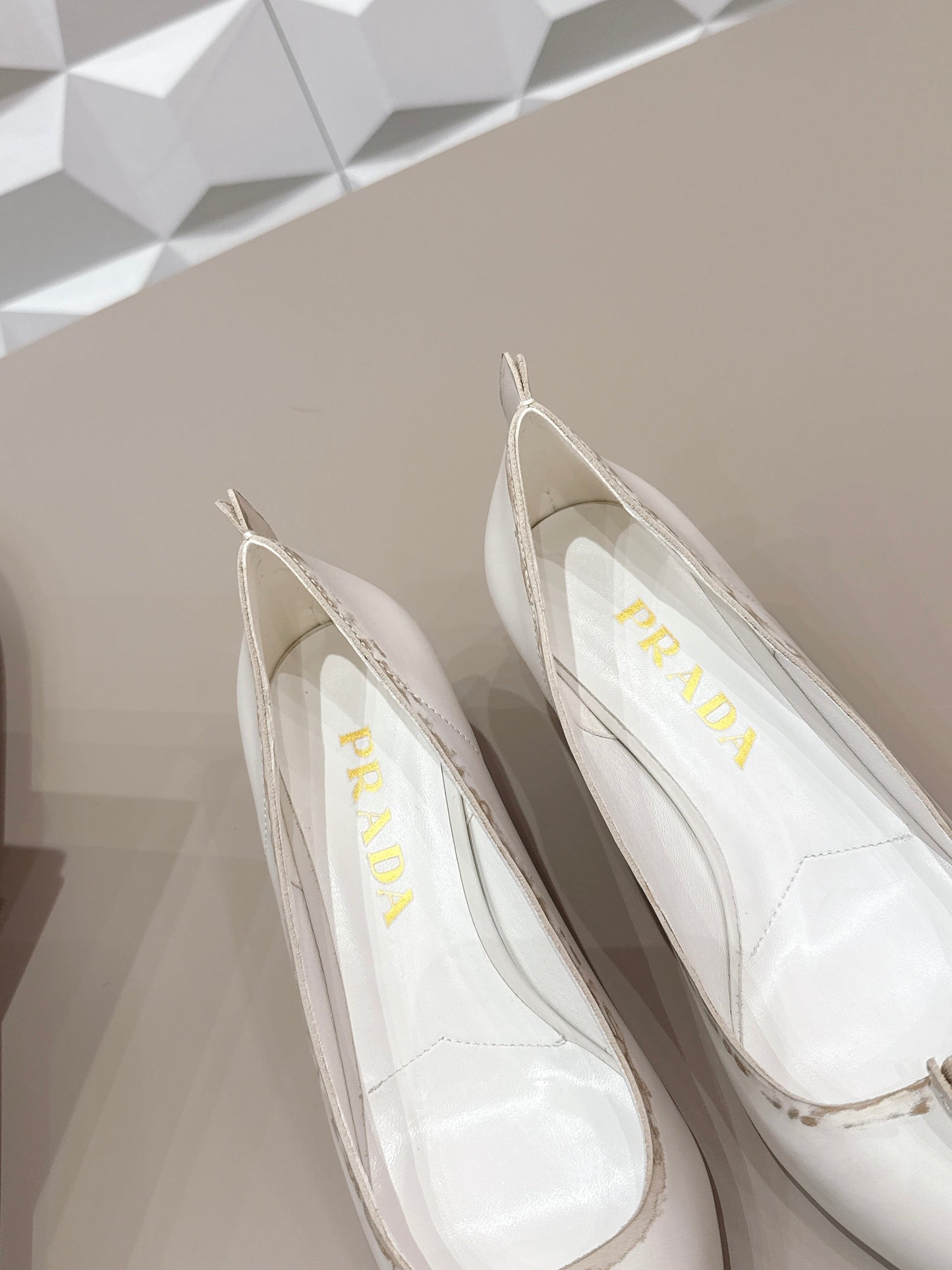 PRADA 26S ГОСТРОНОСІ ТУФЛІ НА ВИСОКИХ ПІДБОРАХ 55 ММ З ТЕЛЯЧОЇ ШКІРИ КОЛЬОРУ КРЕМО ВИЙ БІЛИЙ