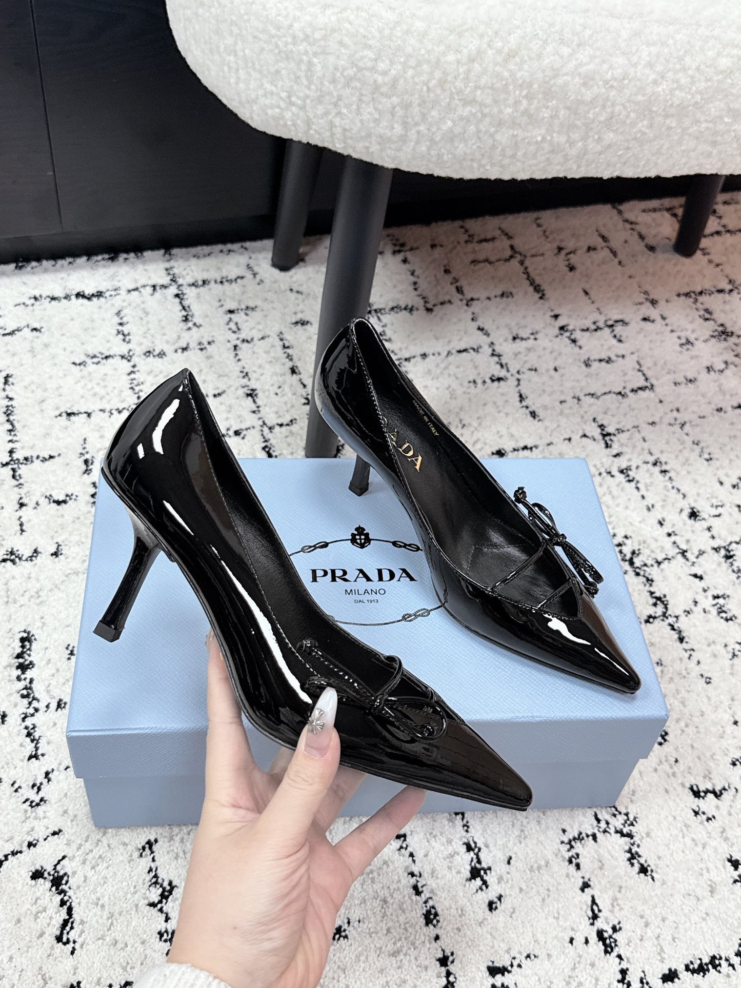 ГОСТРОНОСІ ТУФЛІ-ЧОВНИКИ PRADA 26S НА ПІДБОРАХ 75 ММ З ЧОРНОЇ ЛАКОВАНОЇ ТЕЛЯЧОЇ ШКІРИ