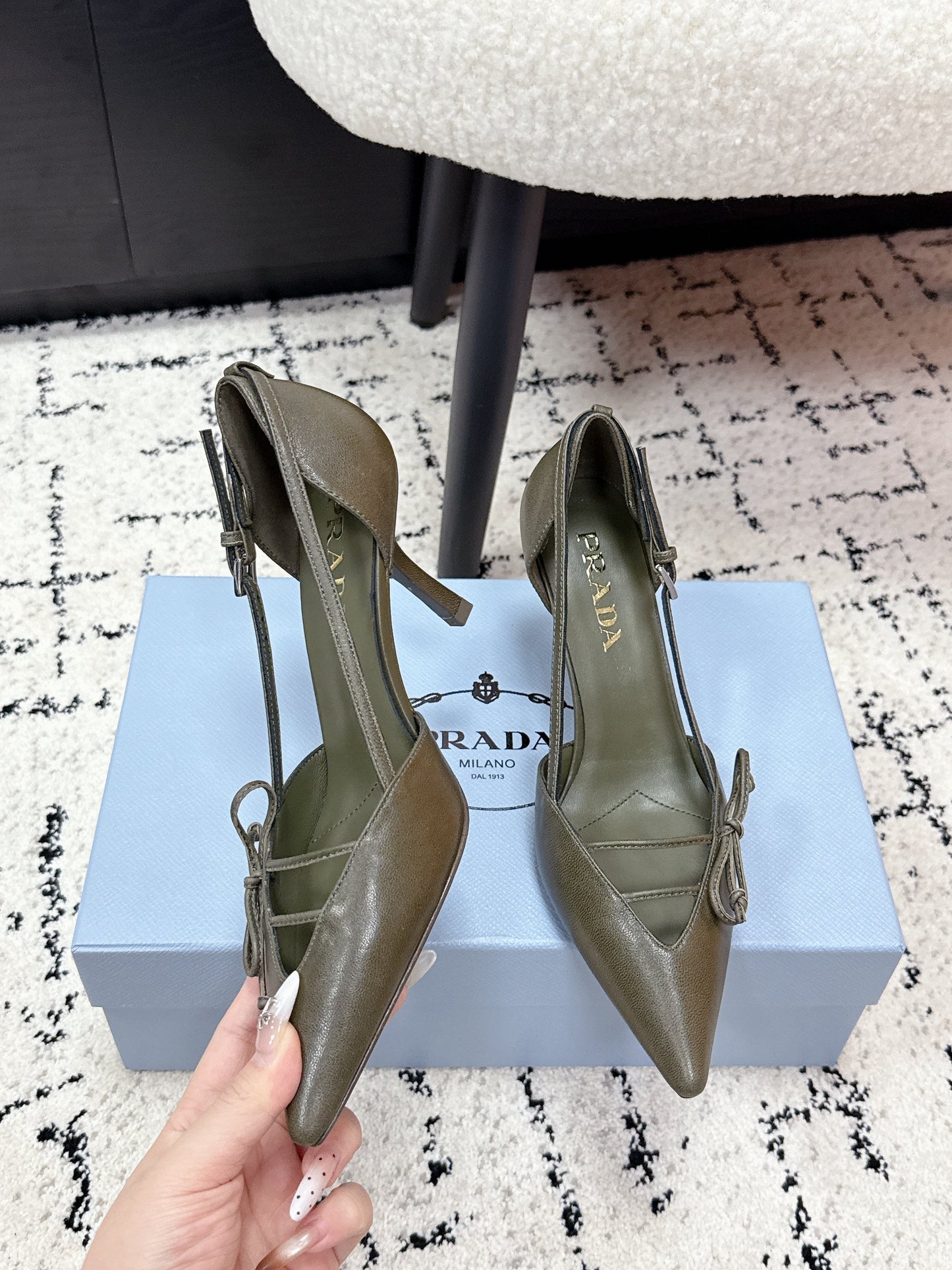 PRADA 26S ГОСТРОНОСІ ТУФЛІ НА ВИСОКИХ ПІДБОРАХ 75 ММ З ТЕМНО-КОРИЧНЕВОЇ ТЕЛЯЧОЇ ШКІРИ З БАНТОМ