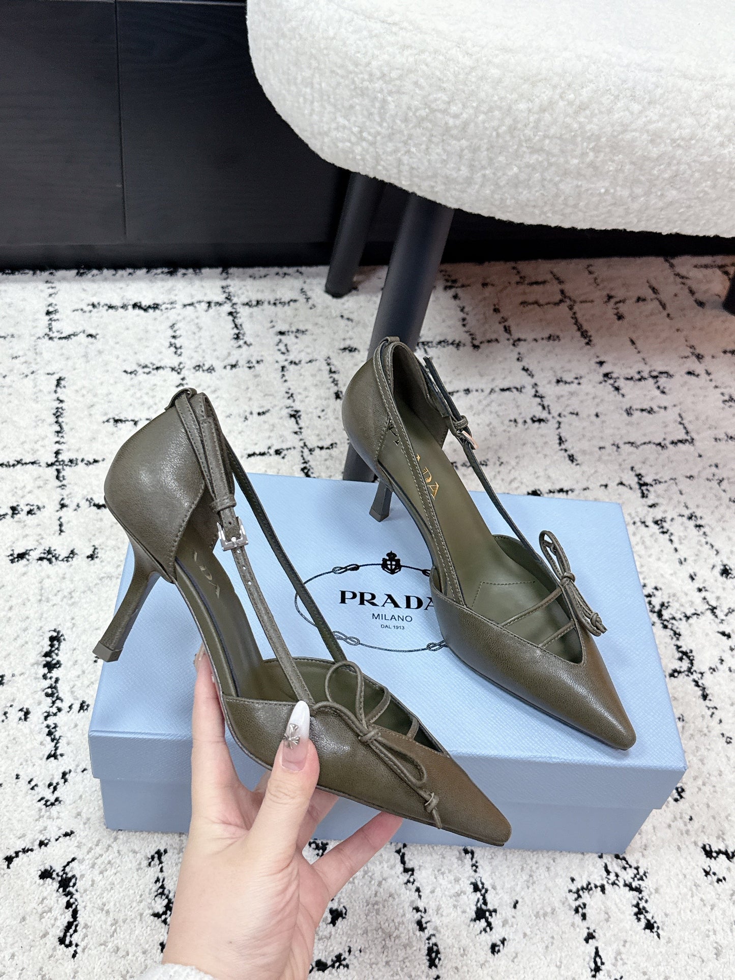 PRADA 26S ГОСТРОНОСІ ТУФЛІ НА ВИСОКИХ ПІДБОРАХ 75 ММ З ТЕМНО-КОРИЧНЕВОЇ ТЕЛЯЧОЇ ШКІРИ З БАНТОМ