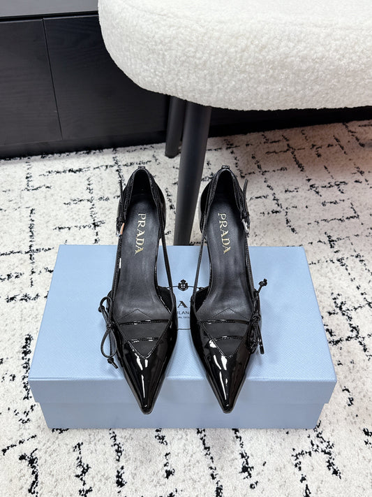 PRADA 26S POINTED-TOE HIGH HEELS 75MM IN BLACK PATENT CALFSKIN WITH BOW