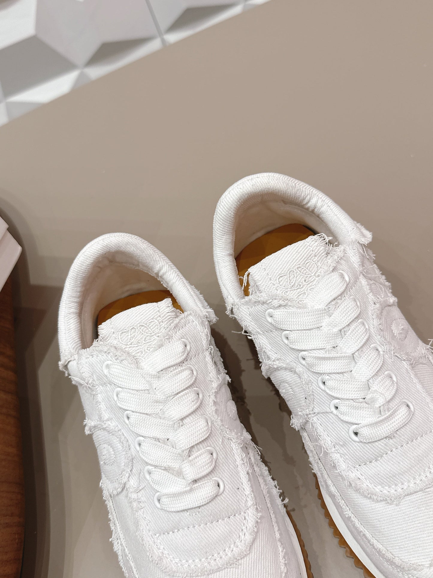 КРОСІВКИ LOEWE 26S FLOW RUNNER З БІЛОГО ДЕНІМУ