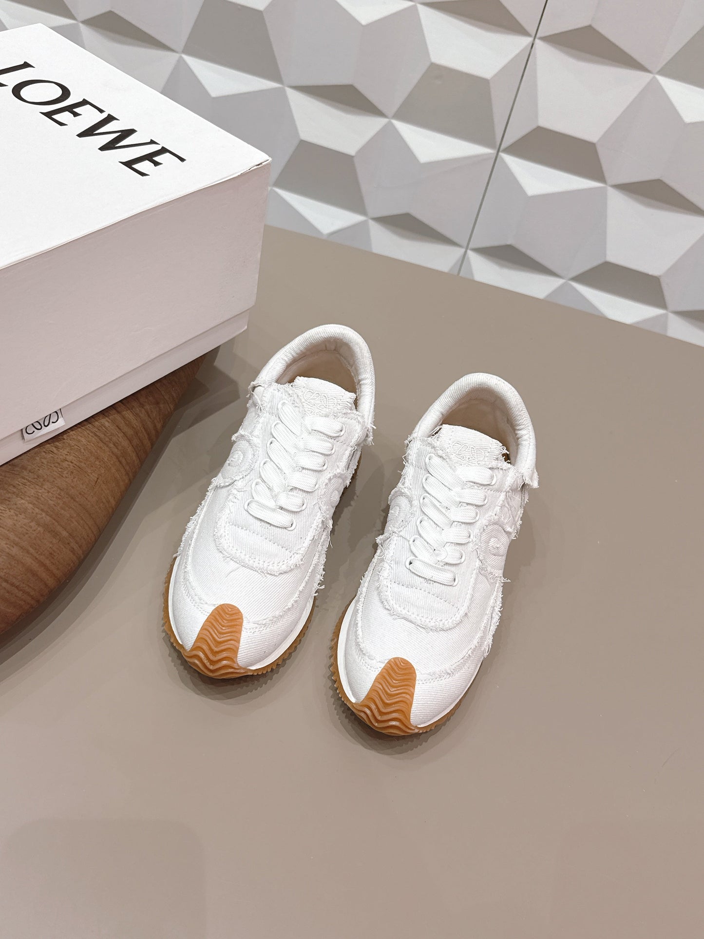 КРОСІВКИ LOEWE 26S FLOW RUNNER З БІЛОГО ДЕНІМУ