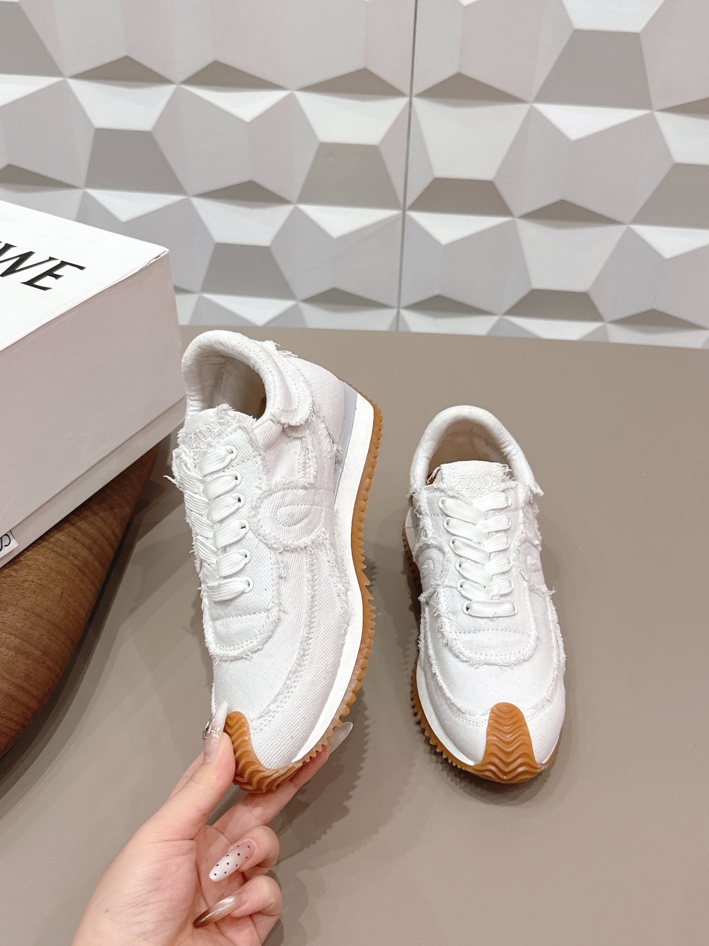 КРОСІВКИ LOEWE 26S FLOW RUNNER З БІЛОГО ДЕНІМУ