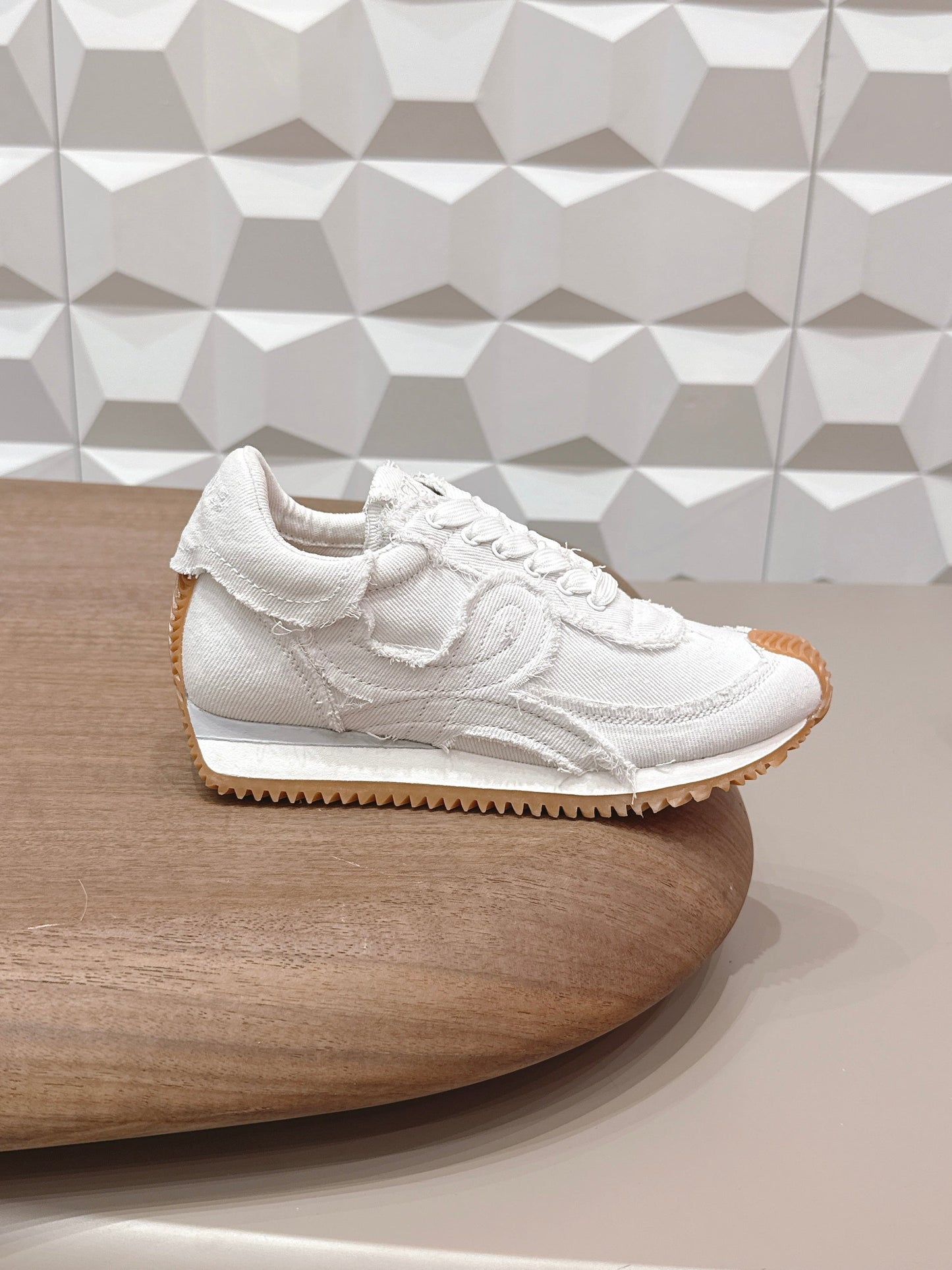КРОСІВКИ LOEWE 26S FLOW RUNNER З БІЛОГО ДЕНІМУ