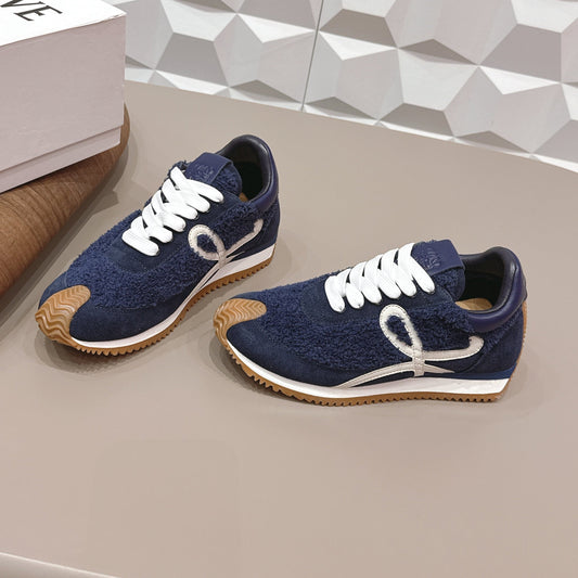 КРОСІВКИ LOEWE 26S FLOW RUNNER З ЗАМШІ КОЛЬОРУ ТЕМНО-СИНІЙ, ТКАНИНИ ТЕДДІ ТА ТЕЛЯЧОЇ ШКІРИ