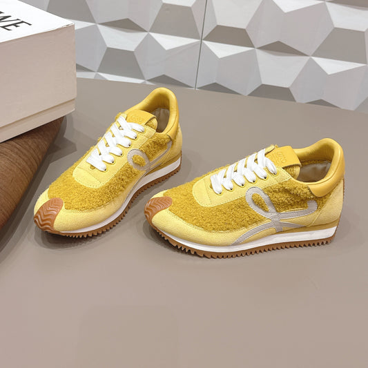 КРОСІВКИ LOEWE 26S FLOW RUNNER З ЖОВТОЇ ЗАМШІ, ТЕКСТИЛЮ "ТЕДДІ" ТА ТЕЛЯЧОЇ ШКІРИ