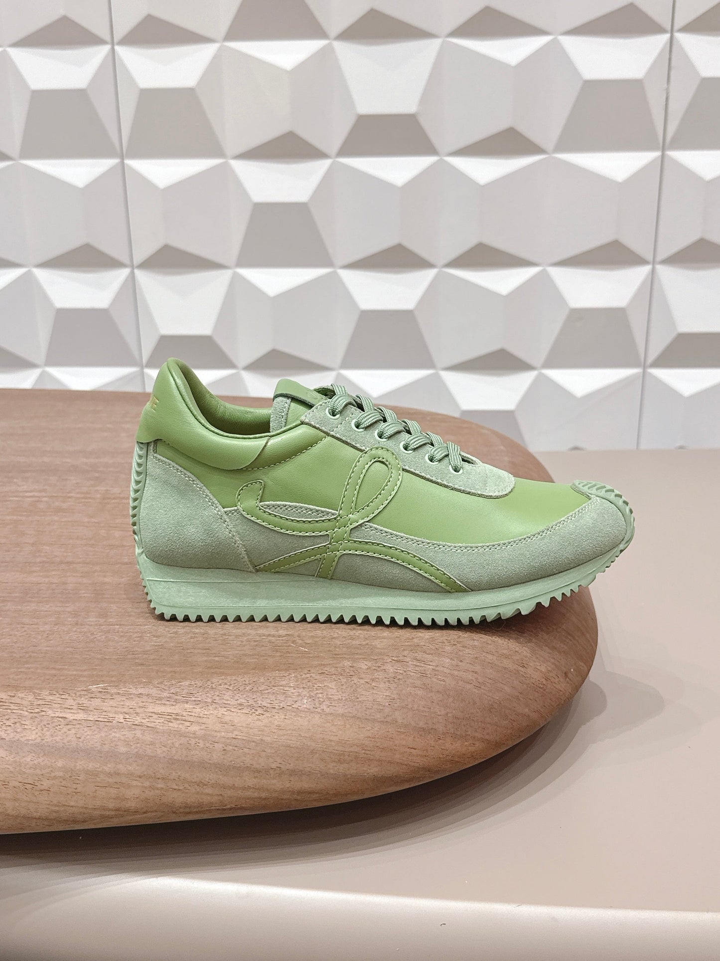 КРОСІВКИ LOEWE 26S FLOW RUNNER З ТЕЛЯЧОЇ ШКІРИ ТА ЗАМШІ КОЛЬОРУ ОЛИВКОВИЙ ЗЕЛЕНИЙ