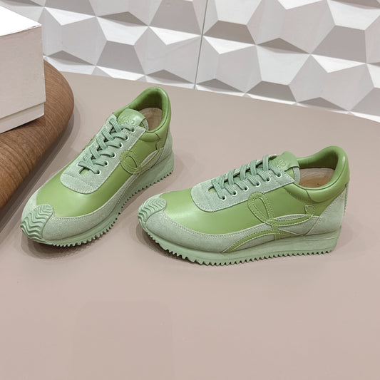 КРОСІВКИ LOEWE 26S FLOW RUNNER З ТЕЛЯЧОЇ ШКІРИ ТА ЗАМШІ КОЛЬОРУ ОЛИВКОВИЙ ЗЕЛЕНИЙ