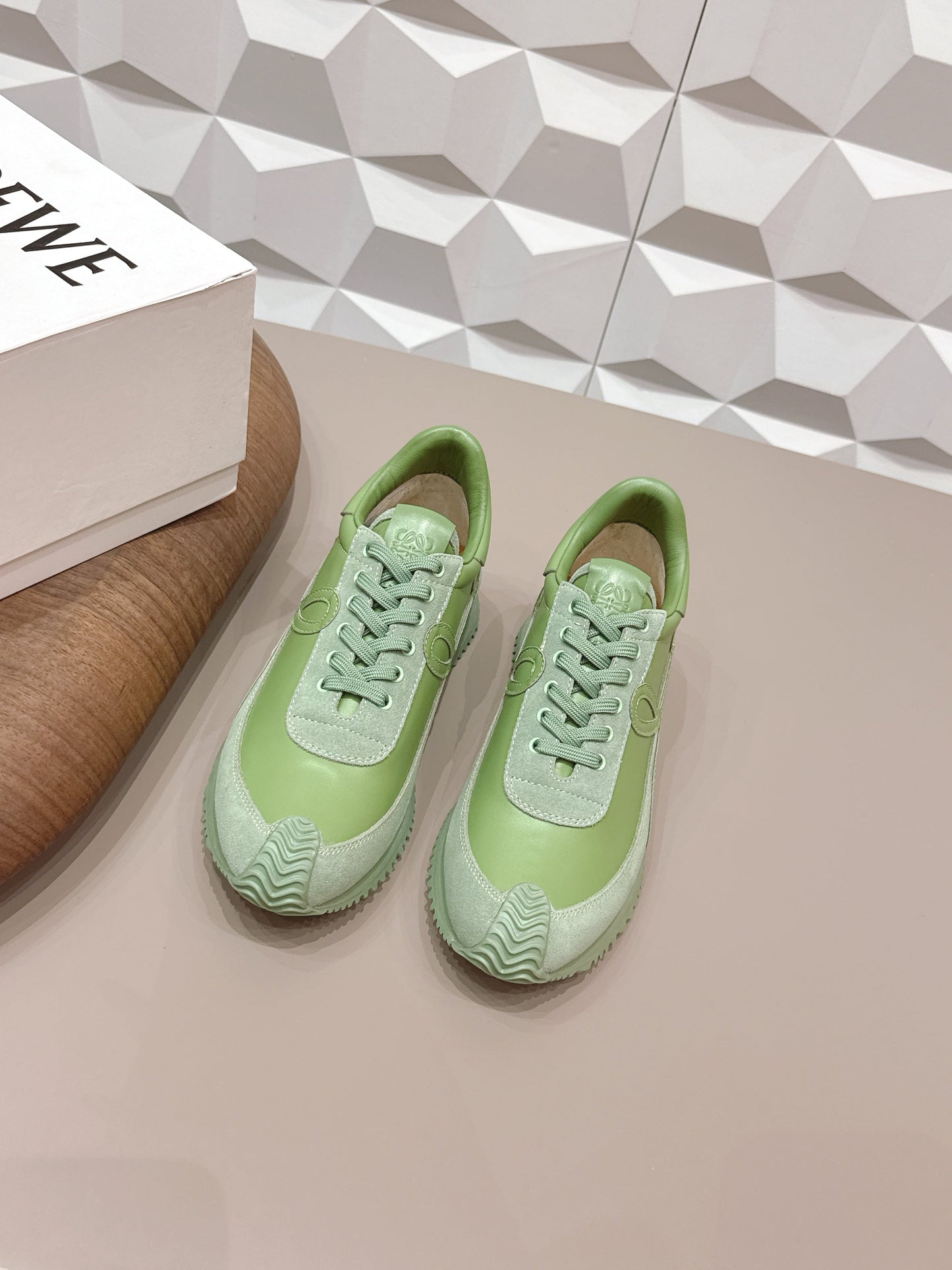 КРОСІВКИ LOEWE 26S FLOW RUNNER З ТЕЛЯЧОЇ ШКІРИ ТА ЗАМШІ КОЛЬОРУ ОЛИВКОВИЙ ЗЕЛЕНИЙ