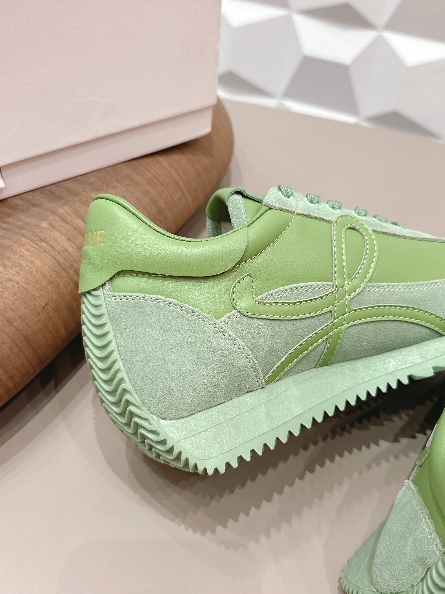 КРОСІВКИ LOEWE 26S FLOW RUNNER З ТЕЛЯЧОЇ ШКІРИ ТА ЗАМШІ КОЛЬОРУ ОЛИВКОВИЙ ЗЕЛЕНИЙ