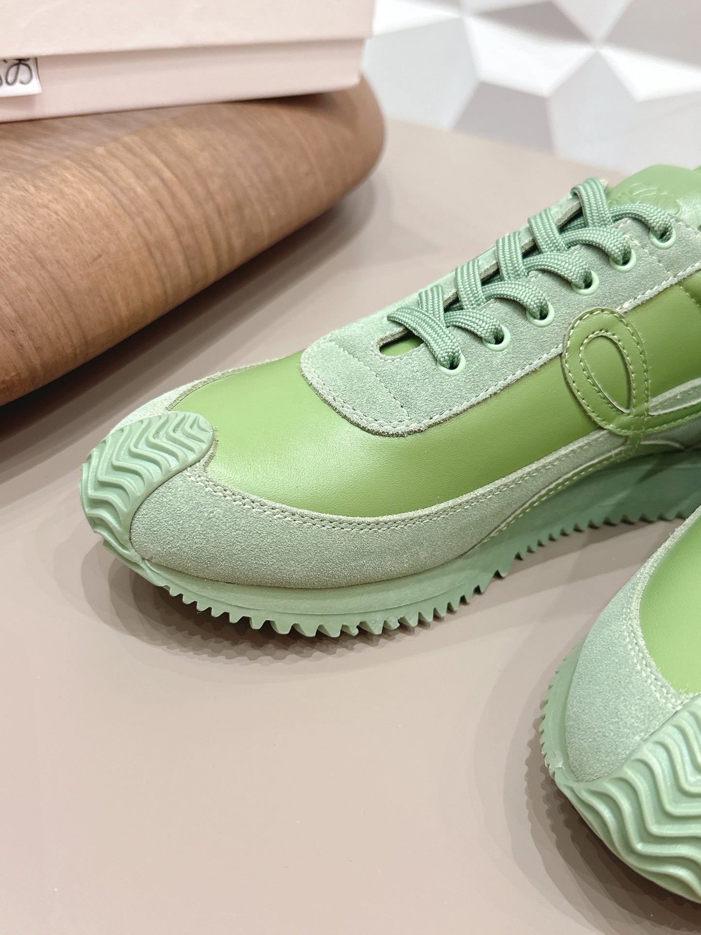 КРОСІВКИ LOEWE 26S FLOW RUNNER З ТЕЛЯЧОЇ ШКІРИ ТА ЗАМШІ КОЛЬОРУ ОЛИВКОВИЙ ЗЕЛЕНИЙ