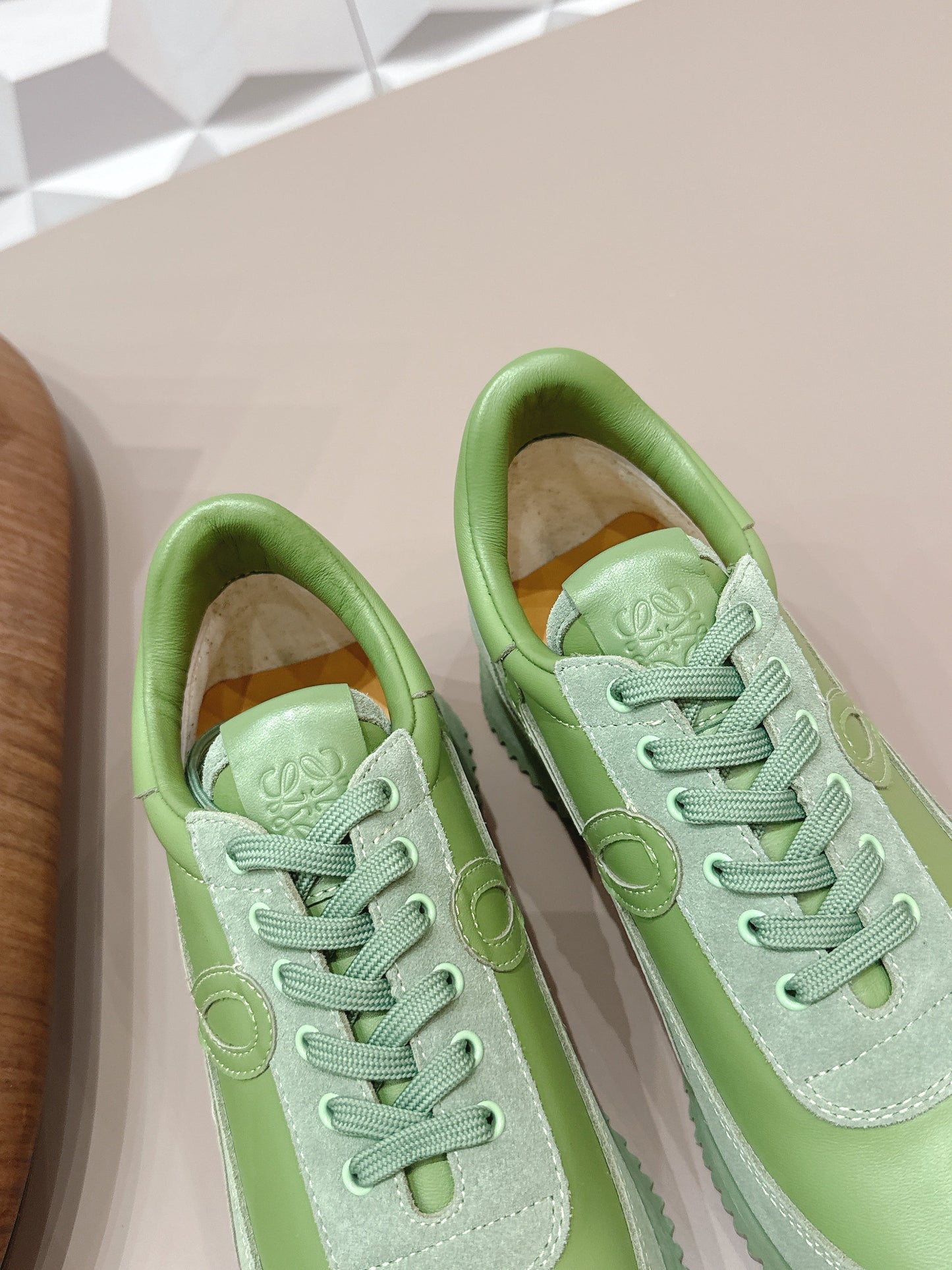 КРОСІВКИ LOEWE 26S FLOW RUNNER З ТЕЛЯЧОЇ ШКІРИ ТА ЗАМШІ КОЛЬОРУ ОЛИВКОВИЙ ЗЕЛЕНИЙ
