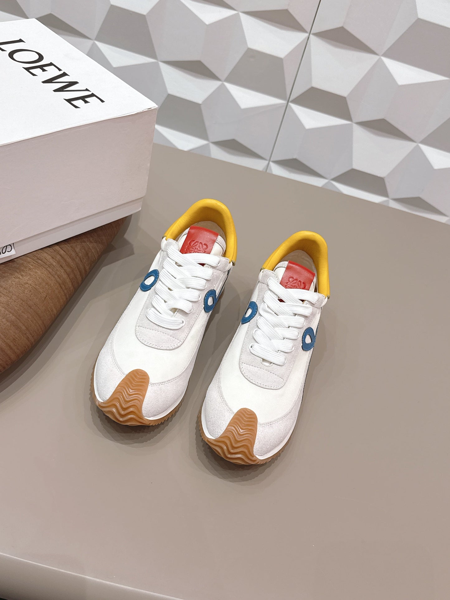 КРОСІВКИ LOEWE 26S FLOW RUNNER СВІТЛО-СІРА ЗАМША ЖОВТА ТА СИНЯ ТЕЛЯЧА ШКІРА
