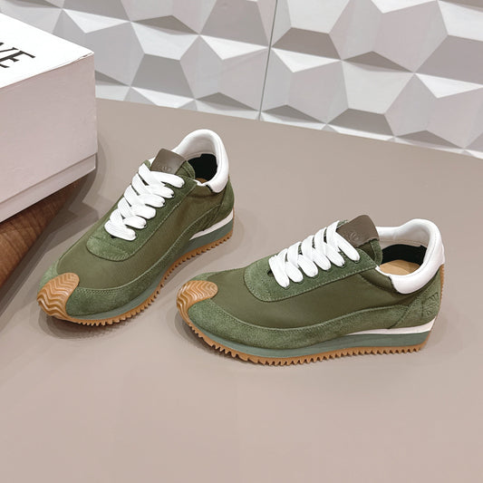 LOEWE 26S FLOW RUNNER СНІКЕРИ З ТЕМНО-ОЛИВКОВОЇ ЗАМШІ ТА БІЛОЇ ТЕЛЯЧОЇ ШКІРИ