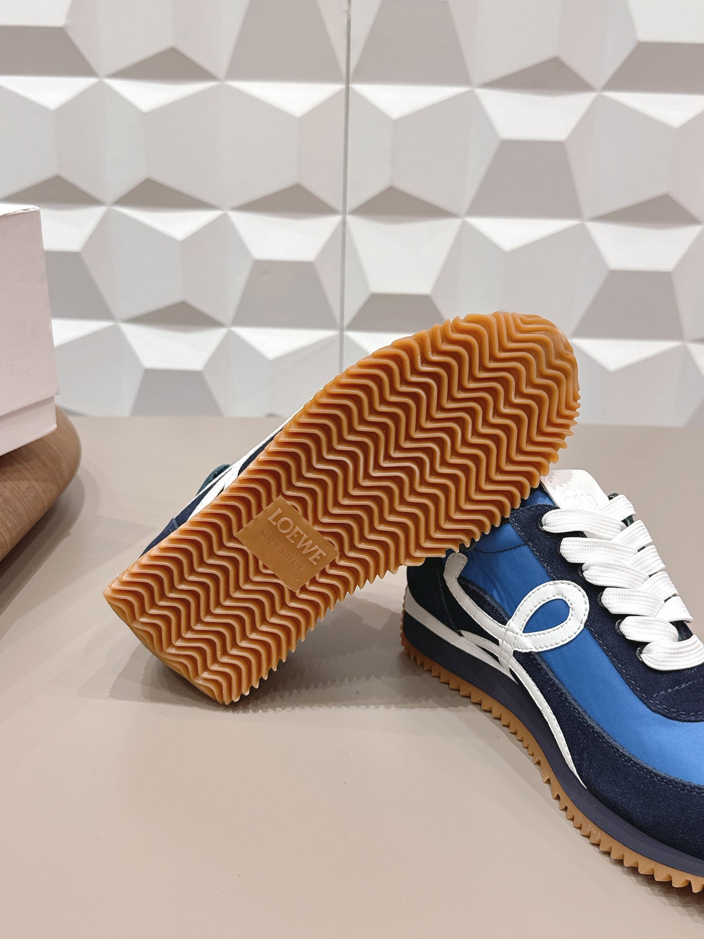 LOEWE 26S КРОСІВКИ FLOW RUNNER З СИНЬОЇ ЗАМШІ ТА ТЕЛЯЧОЇ ШКІРИ