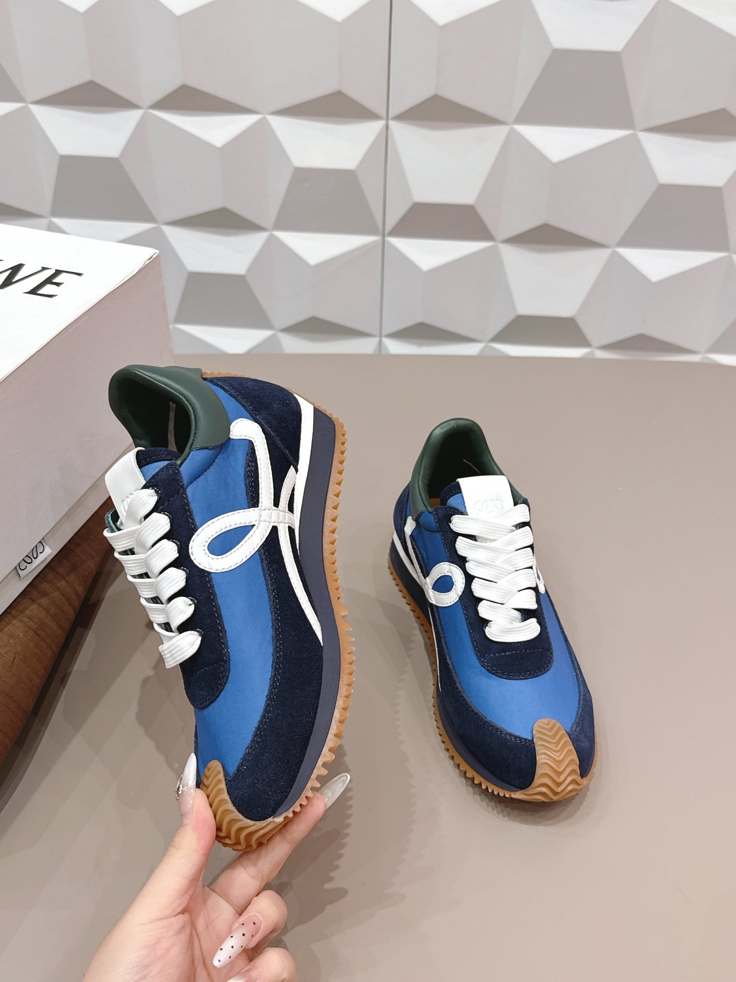 LOEWE 26S КРОСІВКИ FLOW RUNNER З СИНЬОЇ ЗАМШІ ТА ТЕЛЯЧОЇ ШКІРИ