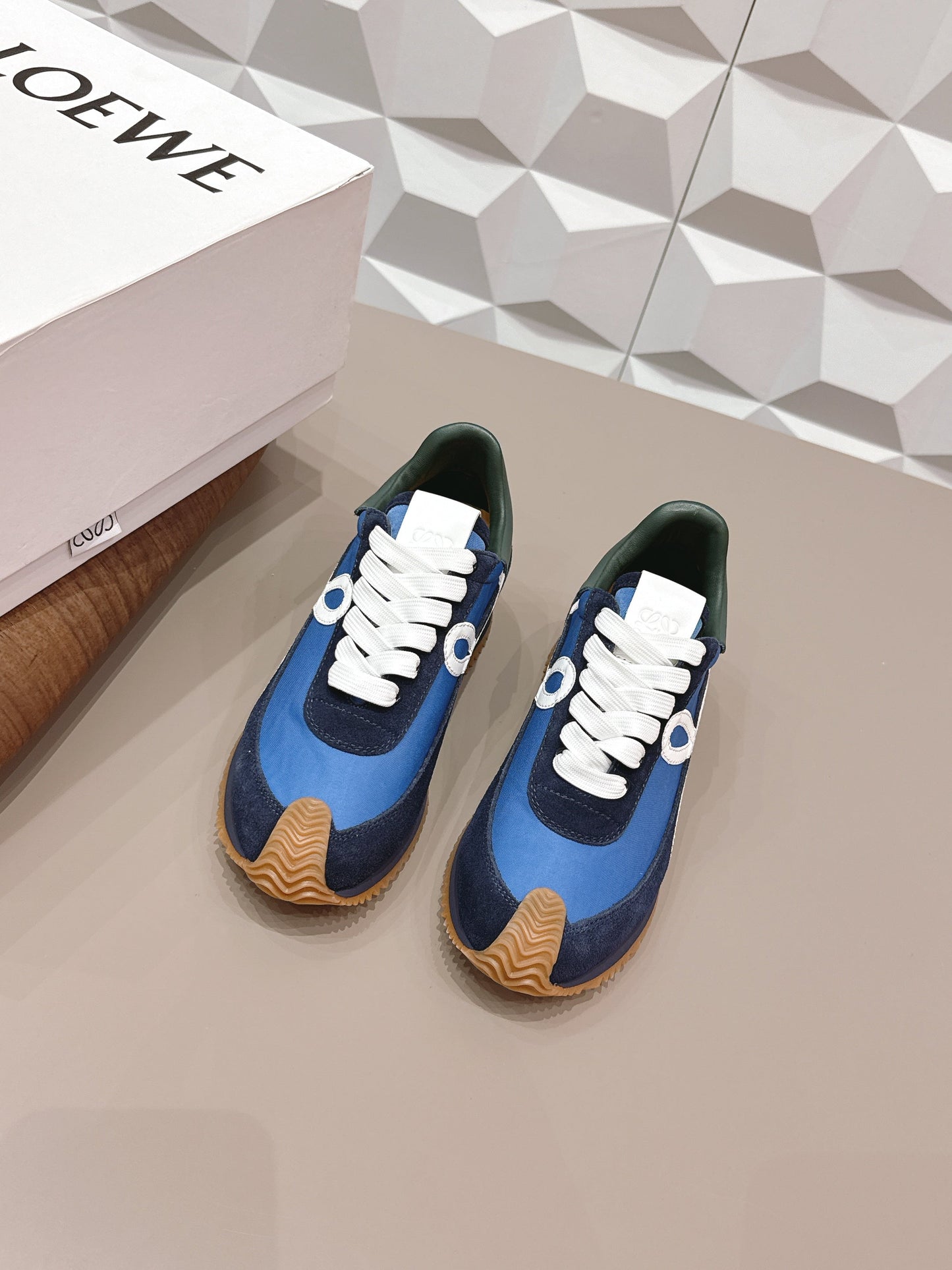 LOEWE 26S КРОСІВКИ FLOW RUNNER З СИНЬОЇ ЗАМШІ ТА ТЕЛЯЧОЇ ШКІРИ