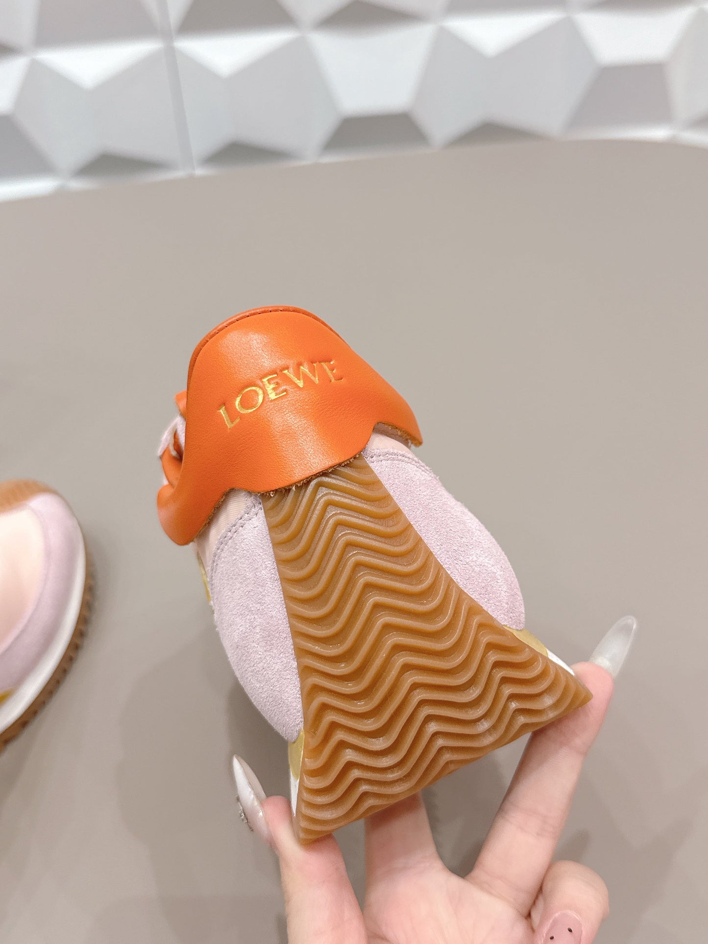 КРОСІВКИ LOEWE 26S FLOW RUNNER ЗІ СВІТЛО-РОЖЕВОЇ ЗАМШІ ТА ПОМАРАНЧЕВОЇ ТЕЛЯЧОЇ ШКІРИ