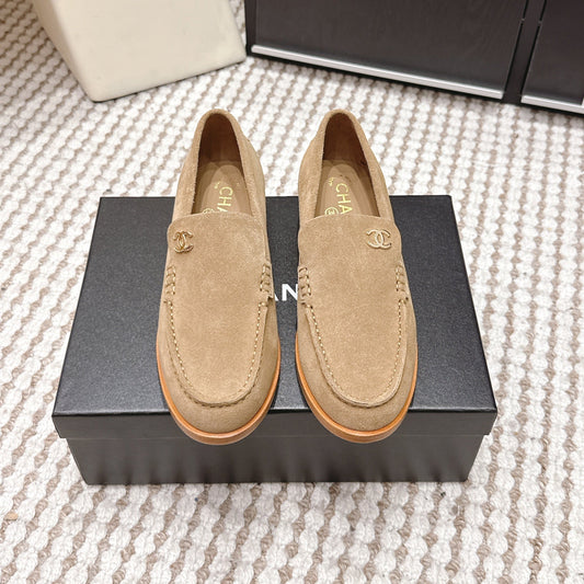ЛОФЕРИ CHANEL 26S ЗІ СВІТЛО-КОРИЧНЕВОЇ ЗАМШІ