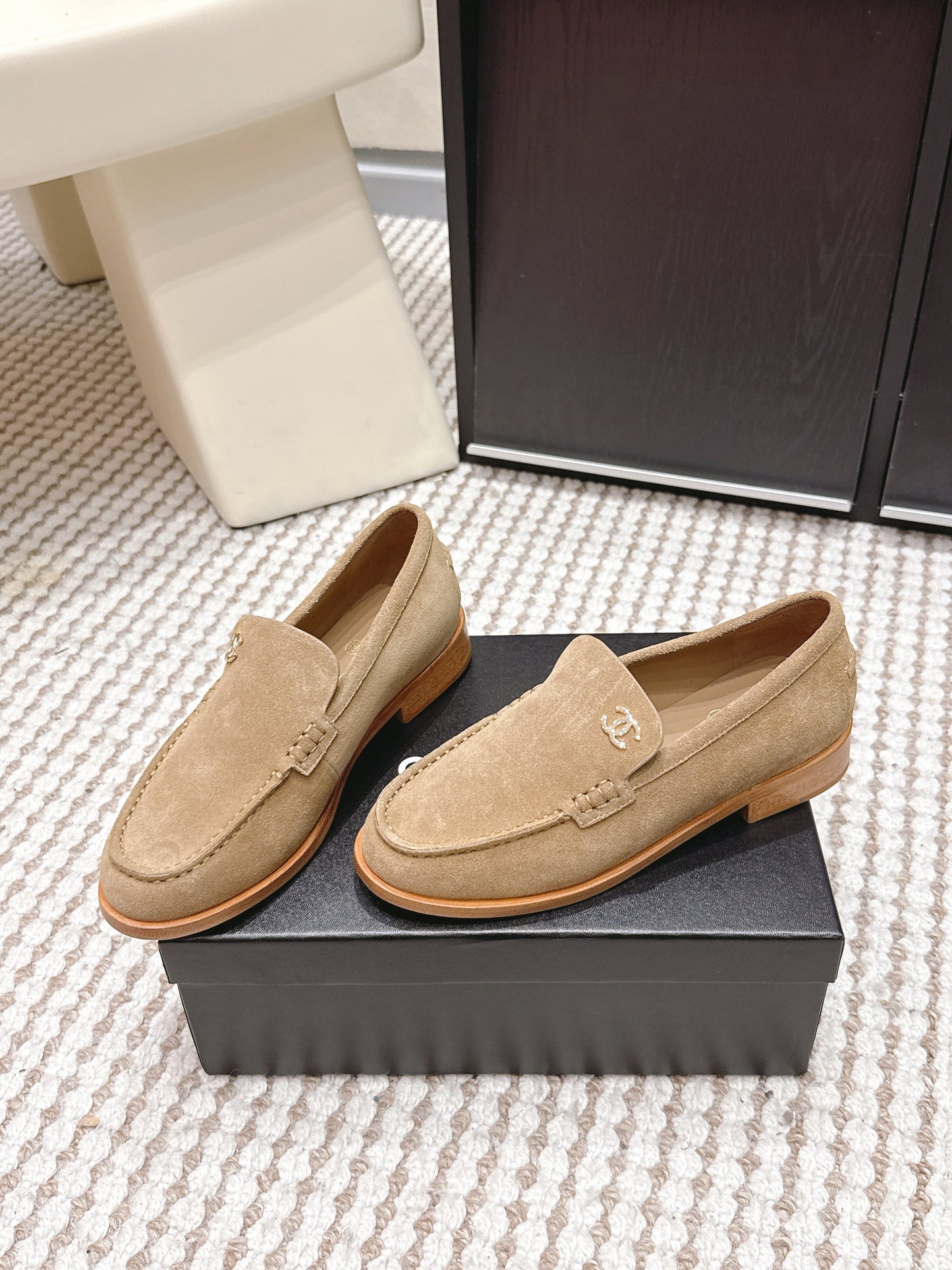 CHANEL 26S LOAFERS IN LIGHT BROWN SUEDE