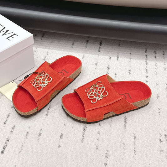 LOEWE 26S ПЛАСКІ САНДАЛІ В ЧЕРВОНОМУ КОЛЬОРІ З ЗОЛОТИСТОЮ ФУРНІТУРОЮ З ЛОГОТИПОМ