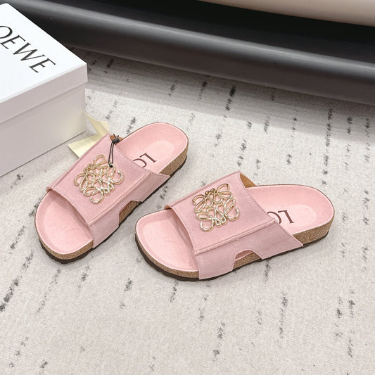 Босоніжки LOEWE 26S FLAT рожевого кольору із золотим логотипом