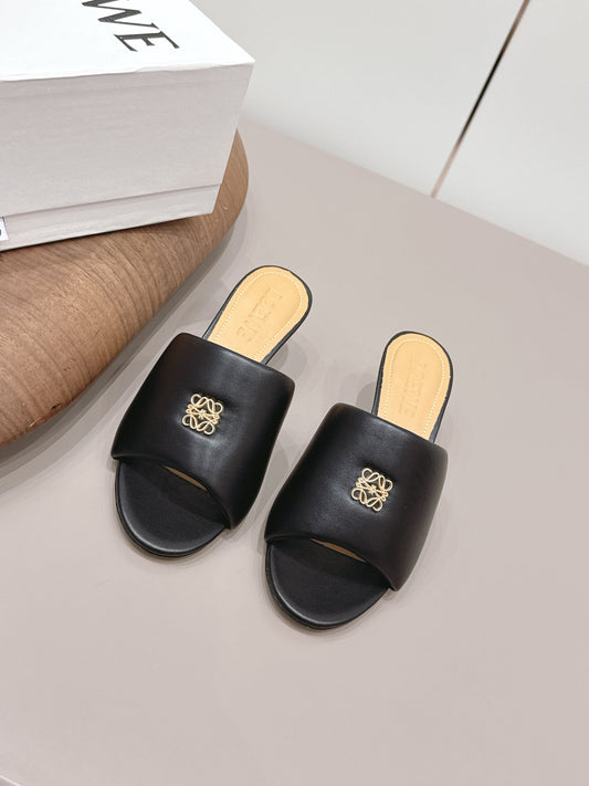 БОСОНІЖКИ-МЮЛІ LOEWE 26S, КАБЛУК 45 ММ, ЧОРНА ОВЧИНА, ЗОЛОТА ФУРНІТУРА