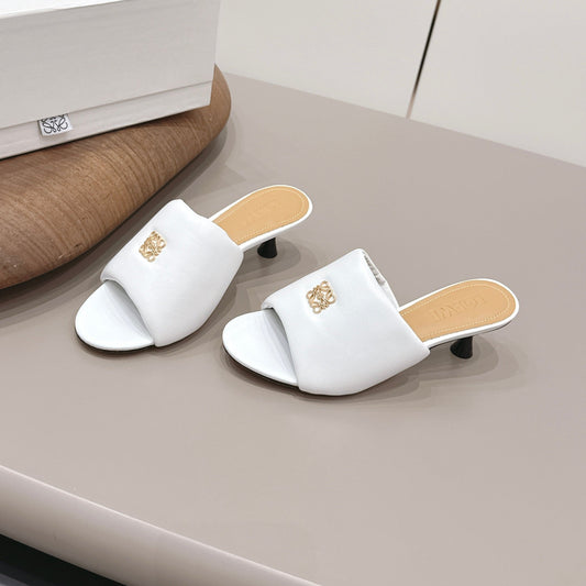 БОСОНІЖКИ-МУЛІ LOEWE 26S НА ПІДБОРАХ 45 ММ З БІЛОЇ ОВЕЧОЇ ШКІРИ ІЗ ЗОЛОТОЮ ФУРНІТУРОЮ