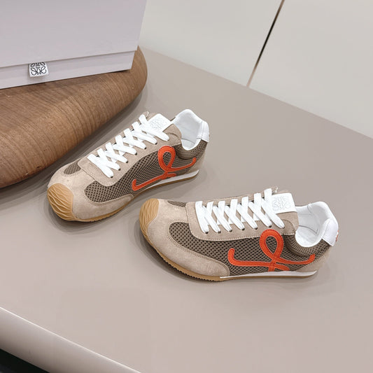 LOEWE 26S BALLET RUNNER 2.0 ЗІ СВІТЛО-КОРИЧНЕВОЇ ЗАМШІ ТА ТЕМНО-КОРИЧНЕВОЇ СІТКИ