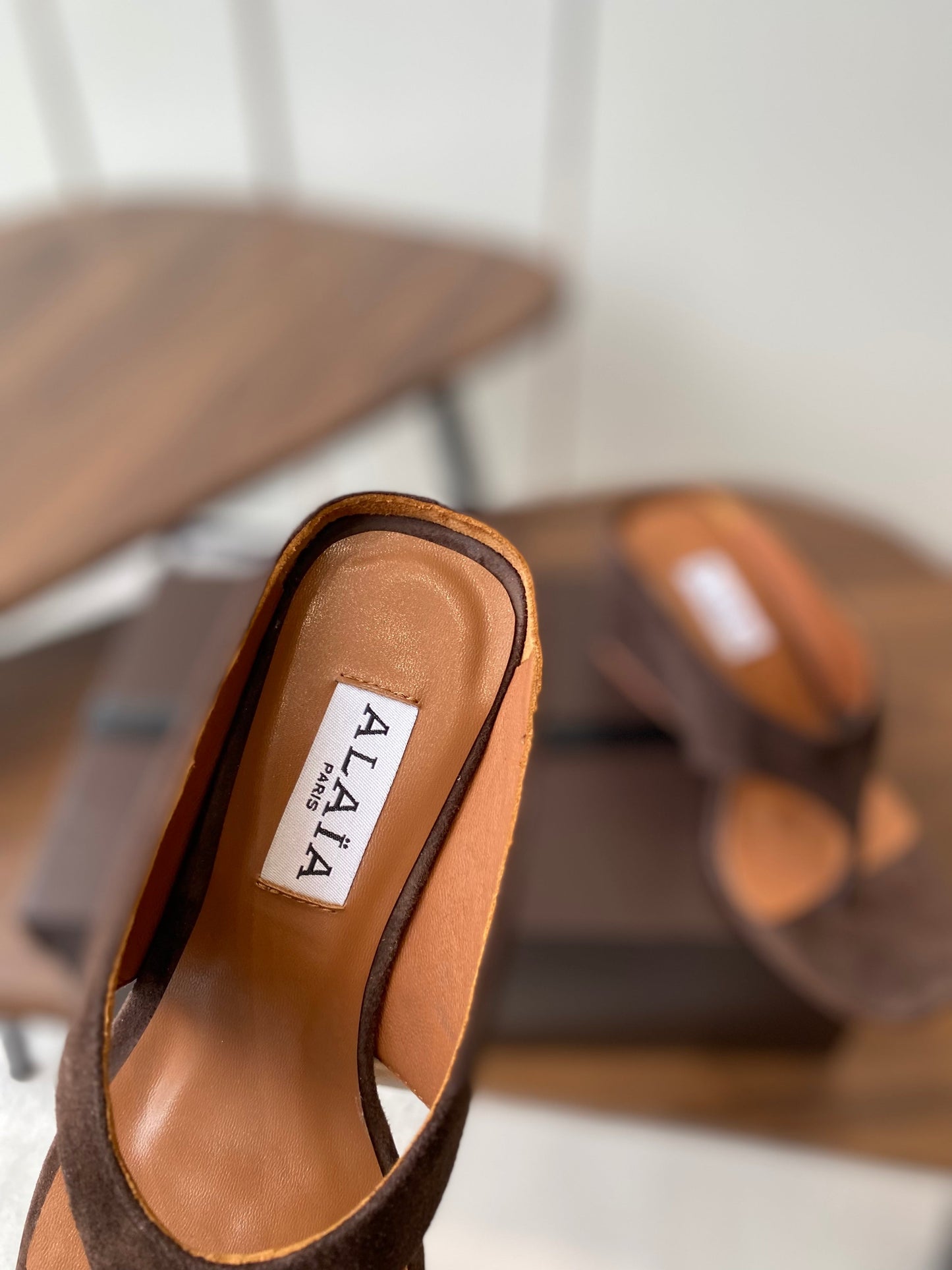 ALAIA WEDGE THONG SANDALS 25S IN BROWN SUEDE - 35
