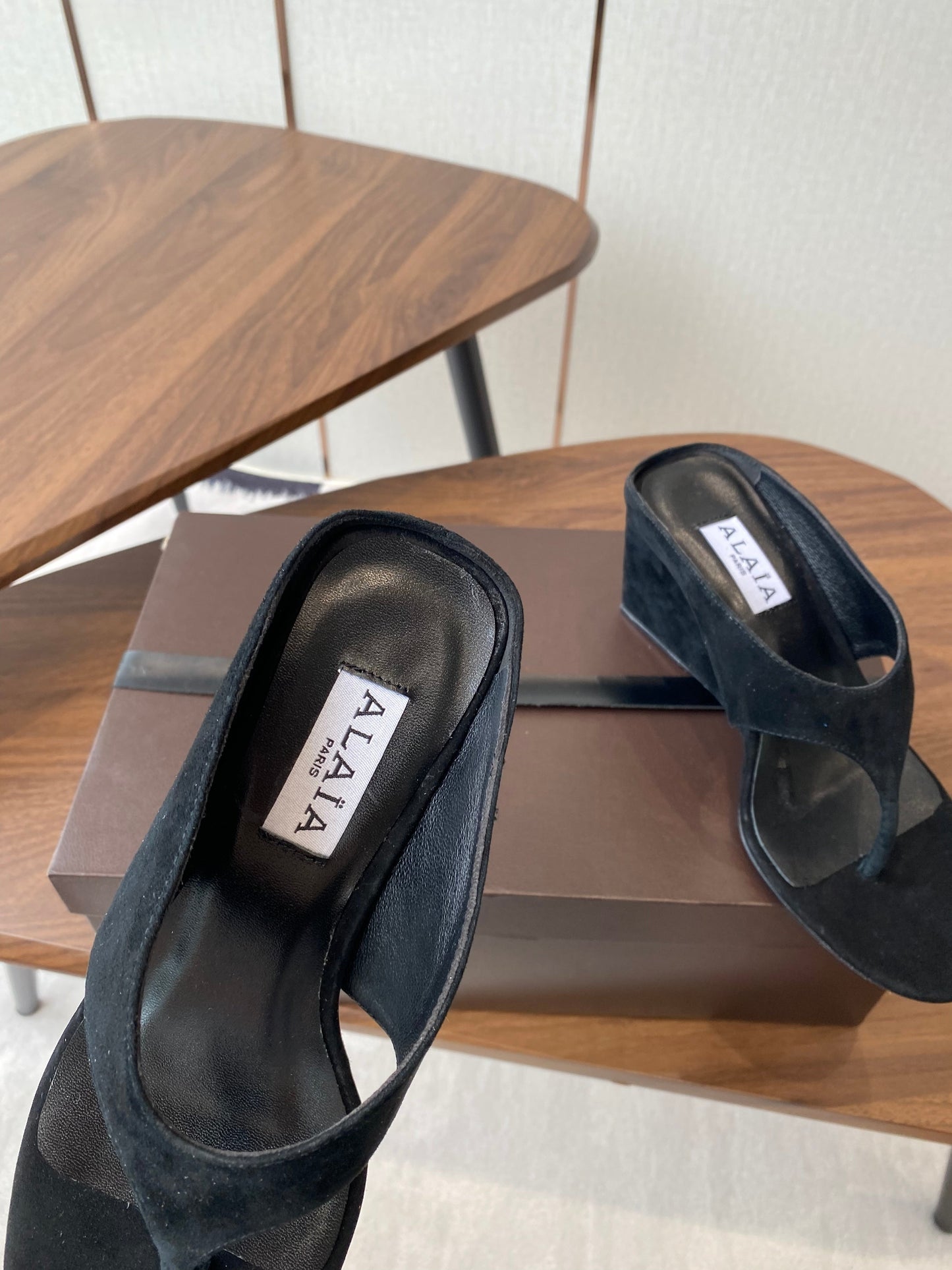 ALAIA WEDGE THONG SANDALS 25S IN BLACK SUEDE - 35