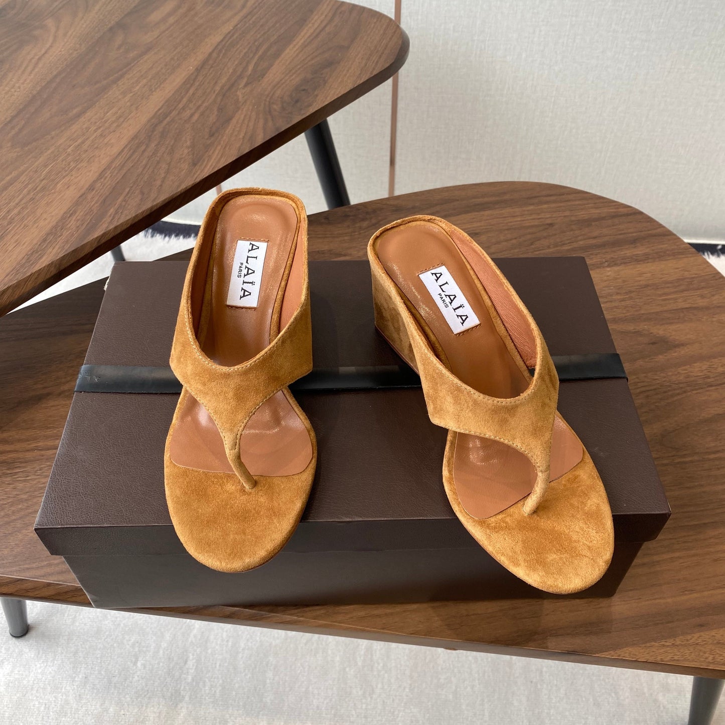 ALAIA WEDGE THONG SANDALS 25S IN BURNT ORANGE SUEDE - 35