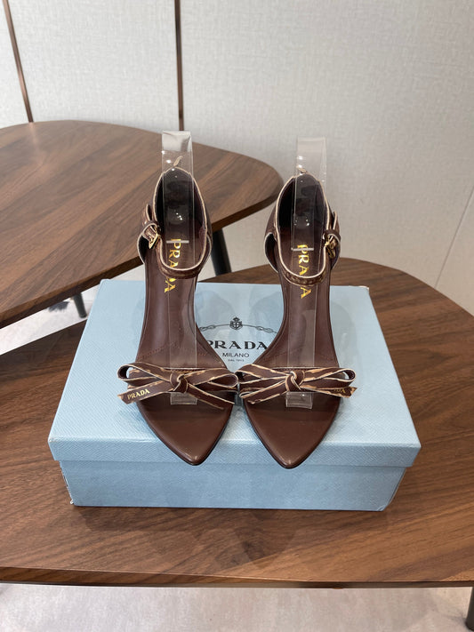Босоніжки PRADA 26S на високих підборах 85 мм з телячої шкіри кольору шоколад із бантом
