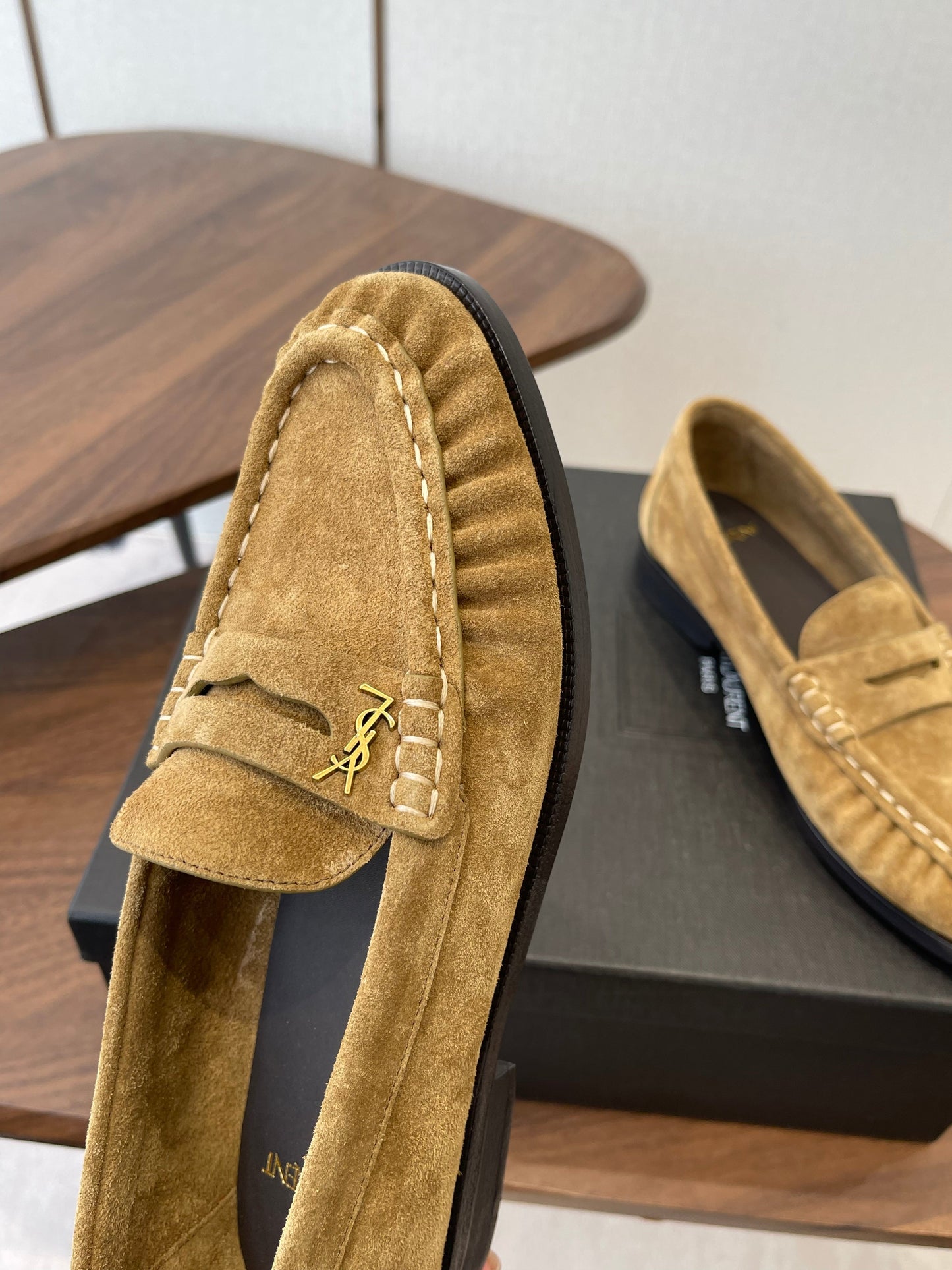 Лофери YSL 26S зі світло-коричневої замші