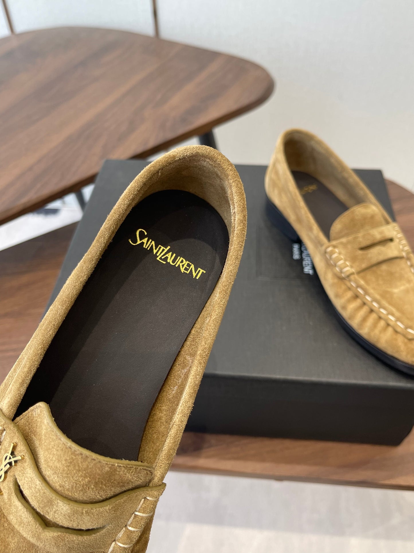 Лофери YSL 26S зі світло-коричневої замші