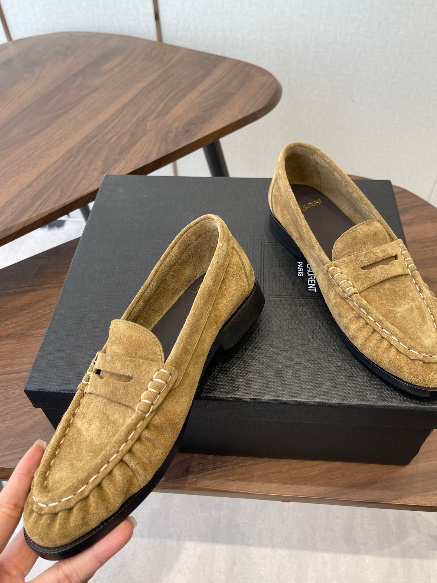 Лофери YSL 26S зі світло-коричневої замші