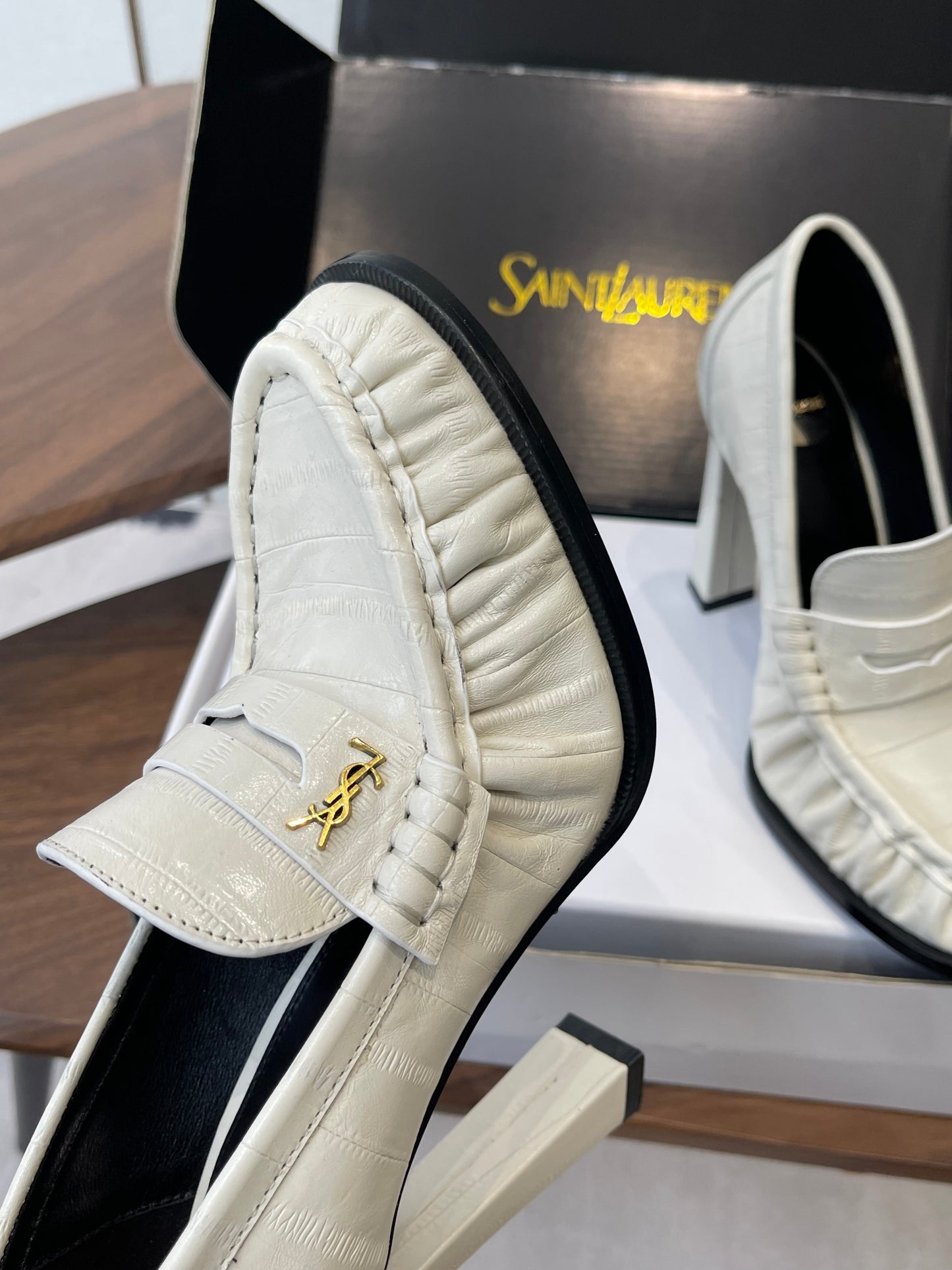 ЛОФЕРИ YSL 26S НА ПІДБОРАХ 100 ММ З БІЛОЇ ТЕЛЯЧОЇ ШКІРИ