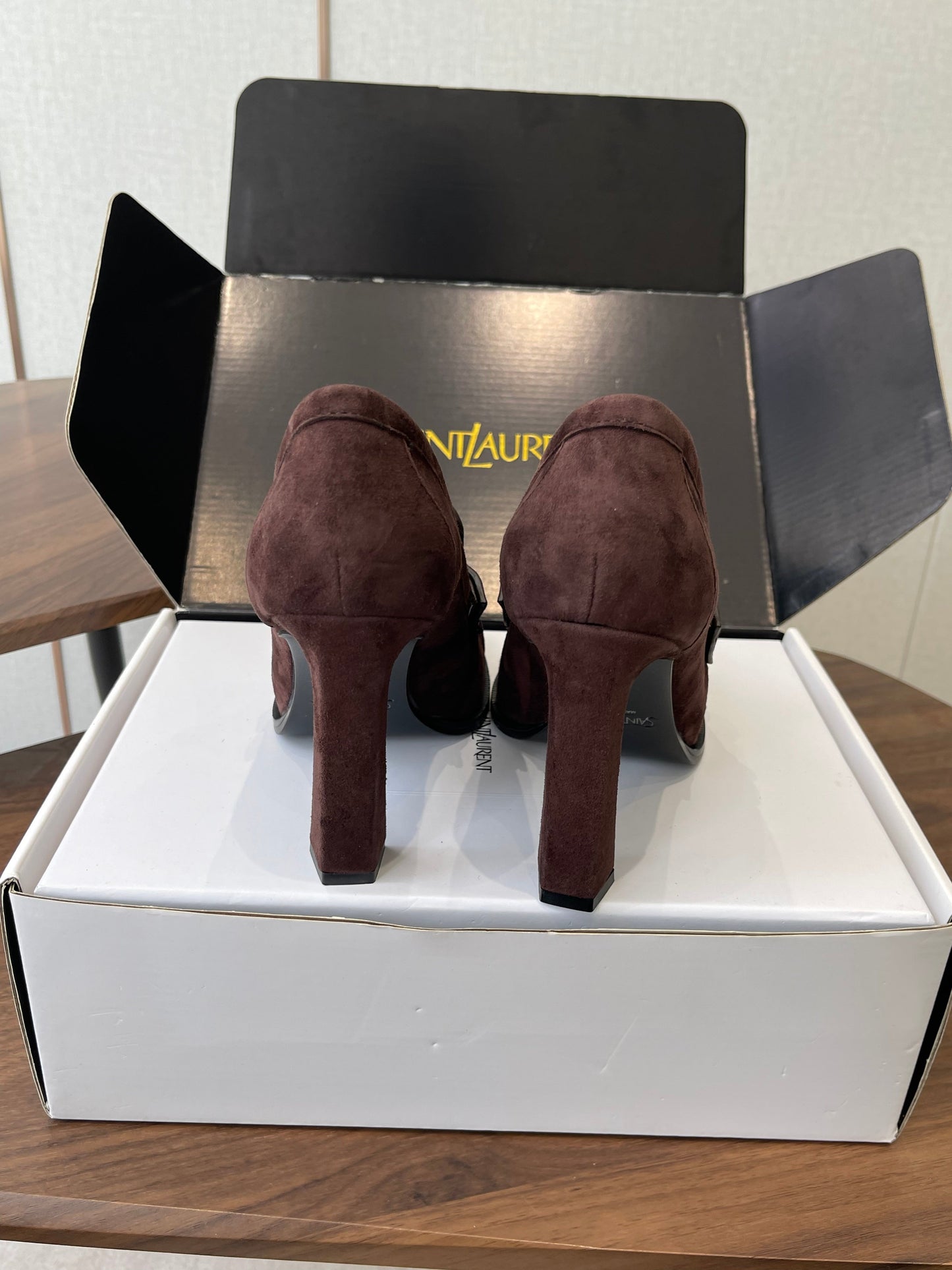 YSL 26S ЗАМШЕВІ ЛОФЕРИ НА ПІДБОРАХ 100 ММ, КОЛІР ВИННО-КОРИЧНЕВИЙ