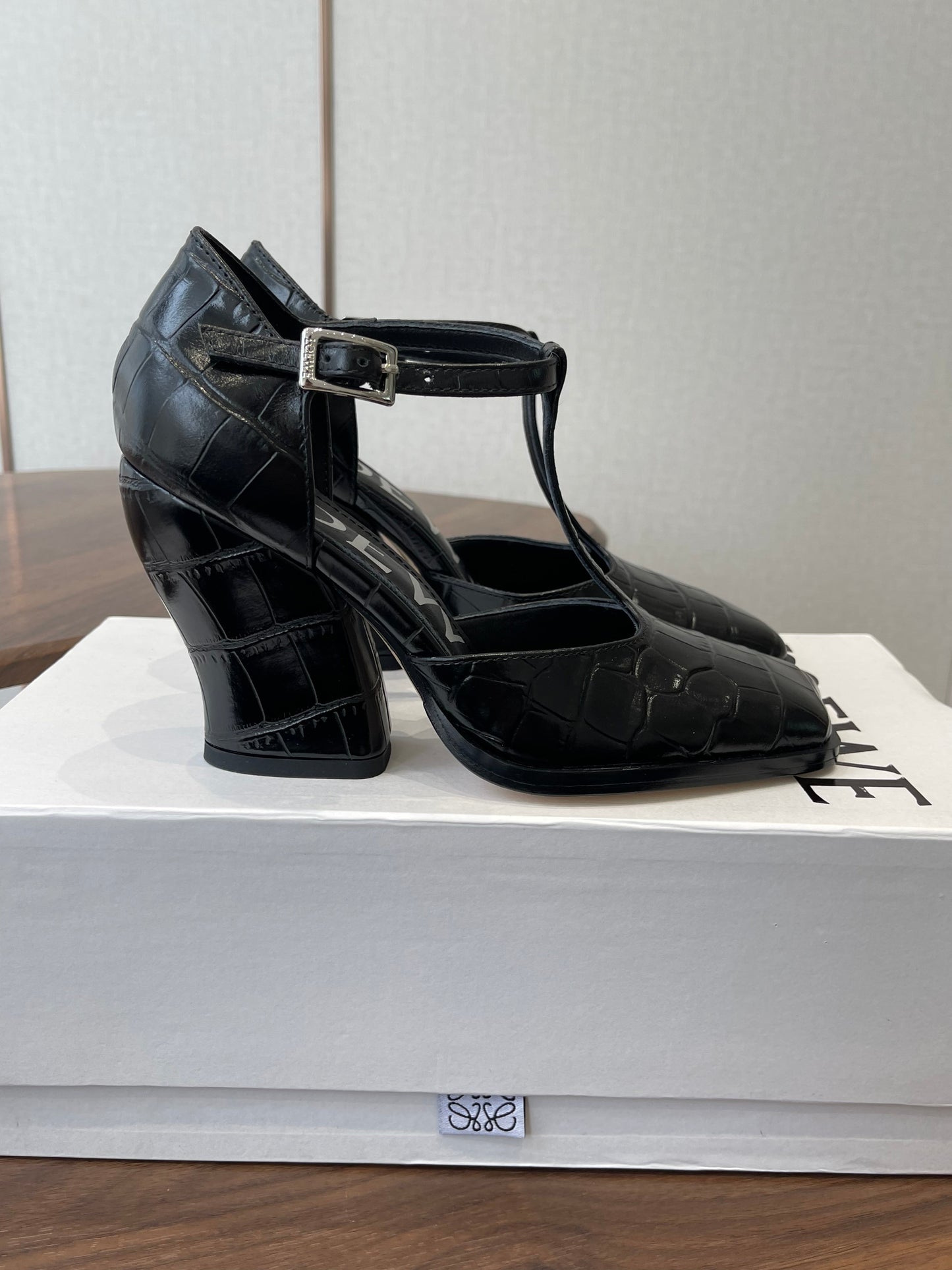 LOEWE 26S ONDA 90MM T-STRAP HIGH-HEEL SHOES IN BLACK EMBOSSED CROCODILE CALFSKIN
