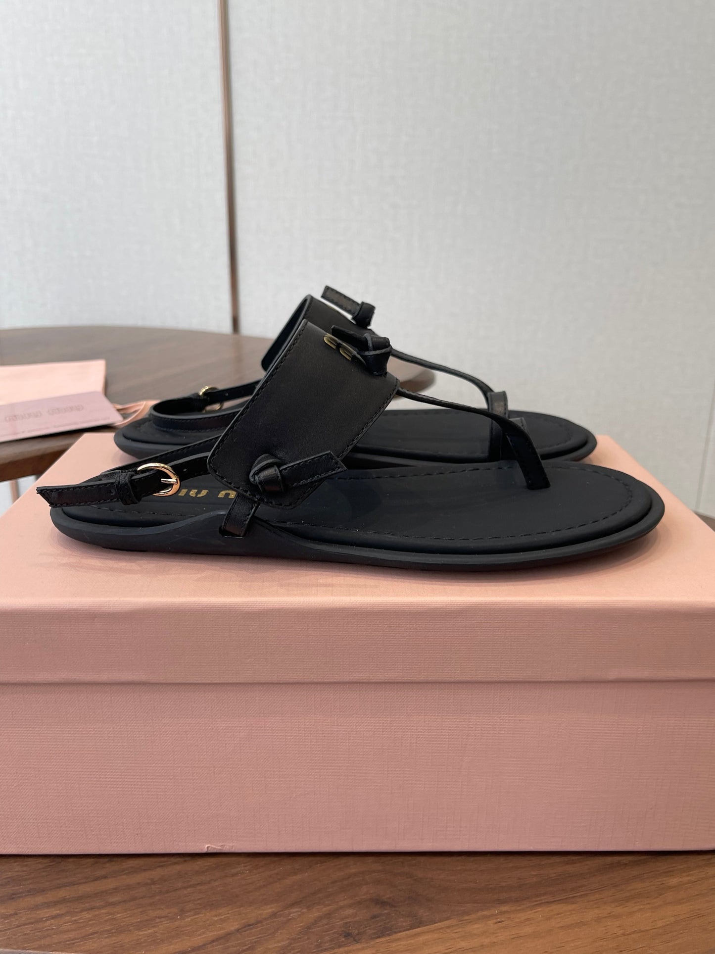 MIUMIU 26S FLIP FLOPS IN BLACK CALFSKIN