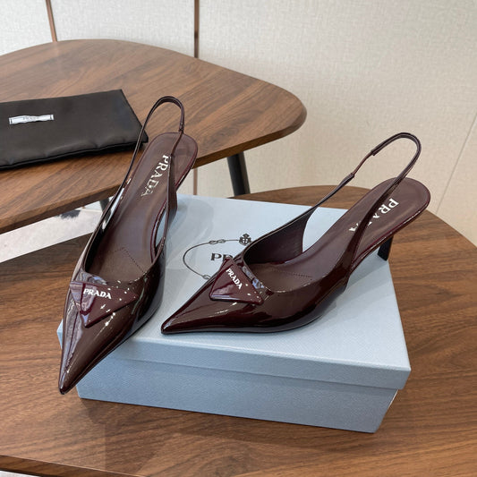 БОСОНІЖКИ-СЛІНГБЕКИ PRADA 26S 75 ММ З ПАТЕНТОВАНОЇ ТЕЛЯЧОЇ ШКІРИ КОЛЬОРУ ПАЛЕНОГО КОРИЧНЕВОГО З ЛОГОТИПОМ