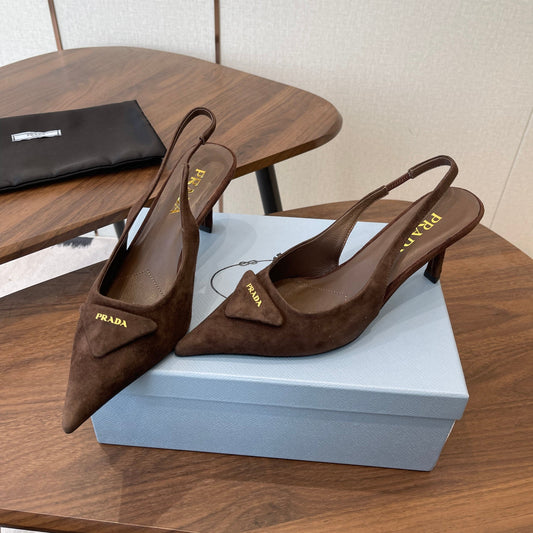 БОСОНІЖКИ PRADA 26S SLINGBACK 75 ММ З ТЕМНО-КОРИЧНЕВОЇ ЗАМШІ З ЛОГОТИПОМ