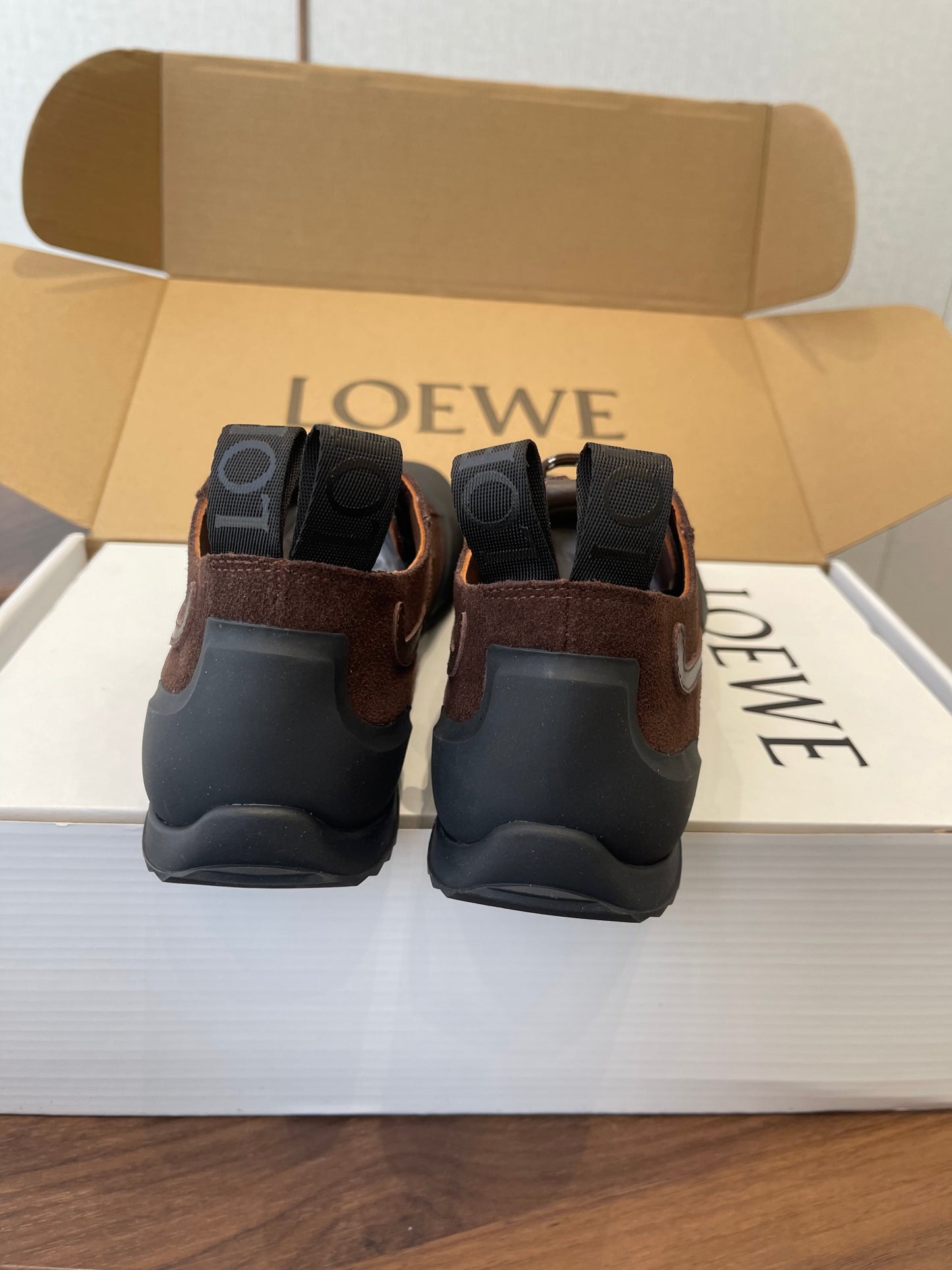 Кросівки LOEWE 26S FLOW RUNNER 20 ММ З ТЕМНО-КОРИЧНЕВОЇ ЗАМШІ