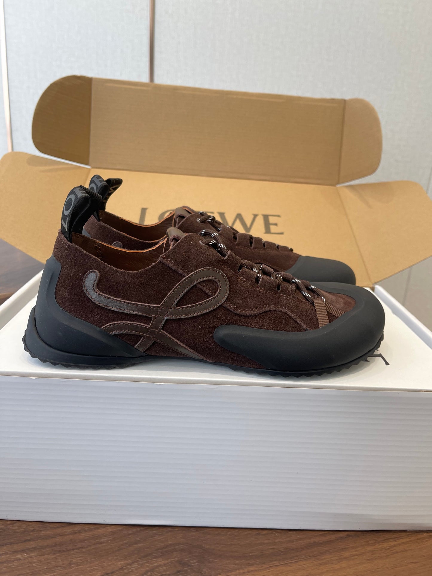 Кросівки LOEWE 26S FLOW RUNNER 20 ММ З ТЕМНО-КОРИЧНЕВОЇ ЗАМШІ